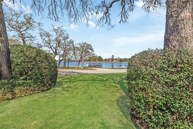 129 Lakeland Drive S, Hilltop Lakes, TX 77871