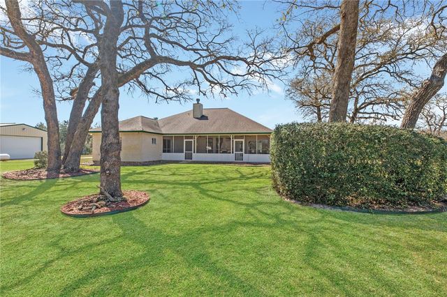 129 Lakeland Drive S, Hilltop Lakes, TX 77871