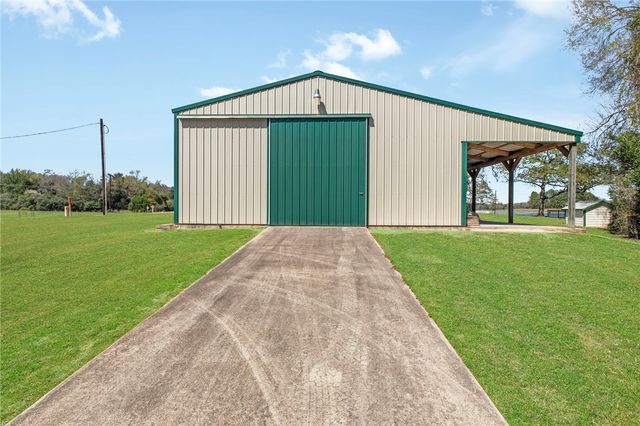 129 Lakeland Drive S, Hilltop Lakes, TX 77871