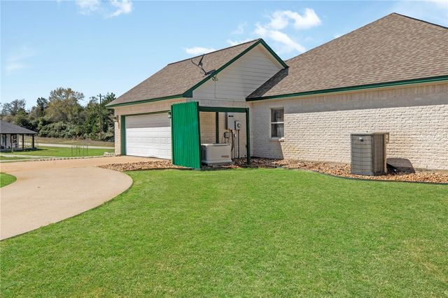 129 Lakeland Drive S, Hilltop Lakes, TX 77871