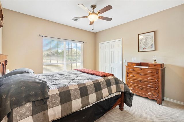 129 Lakeland Drive S, Hilltop Lakes, TX 77871