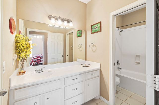 129 Lakeland Drive S, Hilltop Lakes, TX 77871