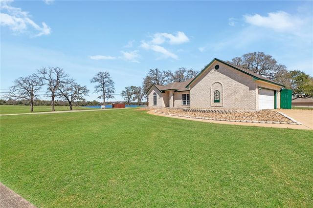 129 Lakeland Drive S, Hilltop Lakes, TX 77871