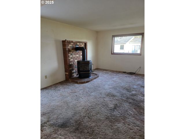 291 Se SHIGLEY St, Winston, OR 97496