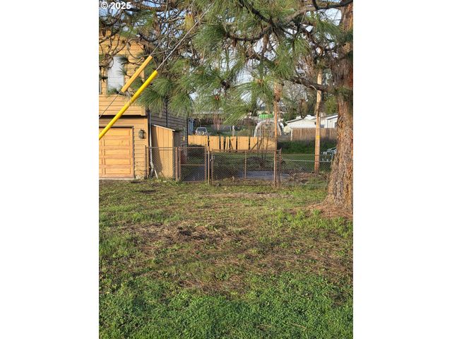 291 Se SHIGLEY St, Winston, OR 97496