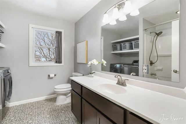 5760 Ivanrest Avenue, Wyoming, MI 49418