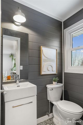 5760 Ivanrest Avenue, Wyoming, MI 49418