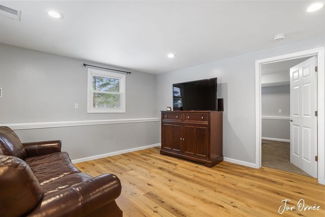 5760 Ivanrest Avenue, Wyoming, MI 49418