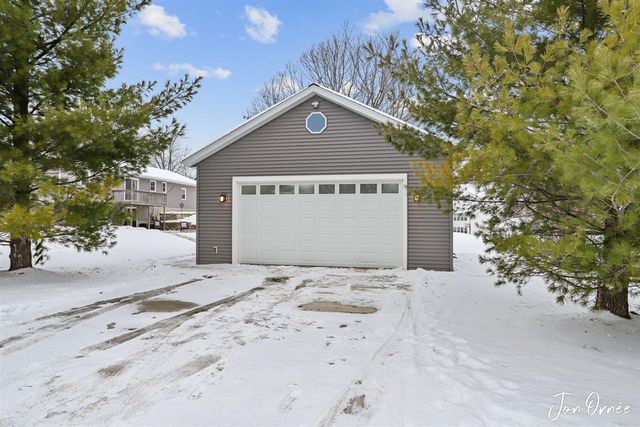 5760 Ivanrest Avenue, Wyoming, MI 49418