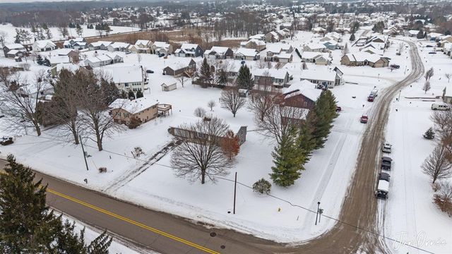 5760 Ivanrest Avenue, Wyoming, MI 49418