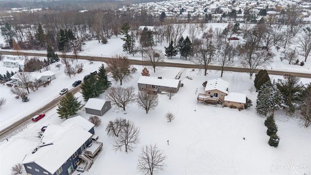 5760 Ivanrest Avenue, Wyoming, MI 49418