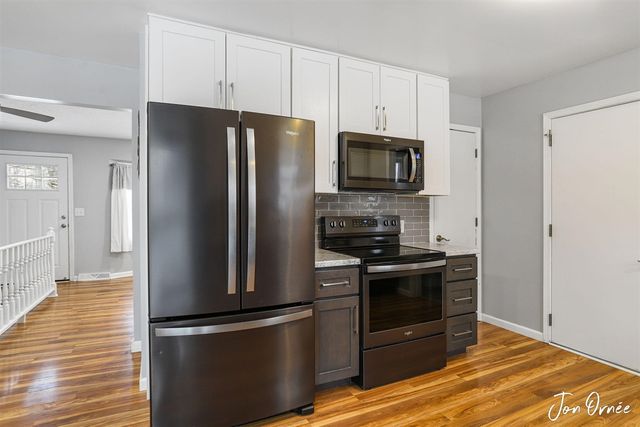 5760 Ivanrest Avenue, Wyoming, MI 49418