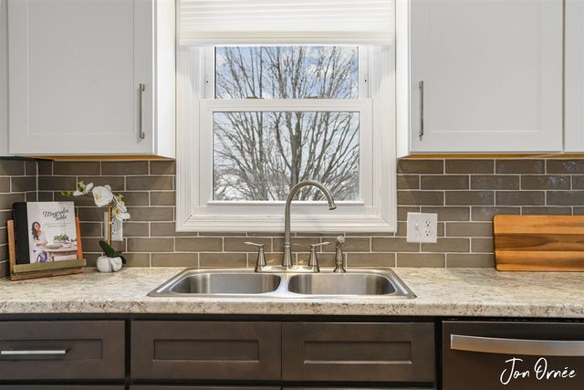 5760 Ivanrest Avenue, Wyoming, MI 49418