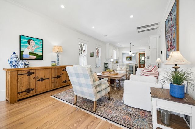 221 E 12th Street, Houston, TX 77008