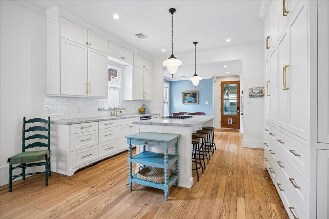 221 E 12th Street, Houston, TX 77008