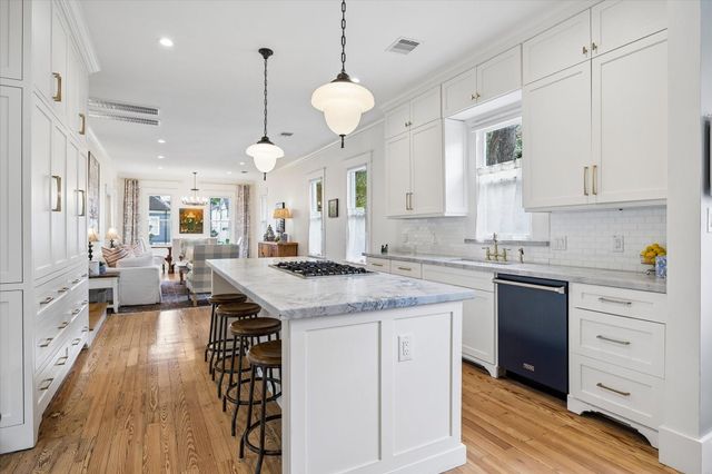 221 E 12th Street, Houston, TX 77008