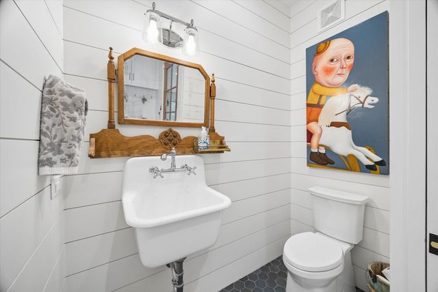 221 E 12th Street, Houston, TX 77008