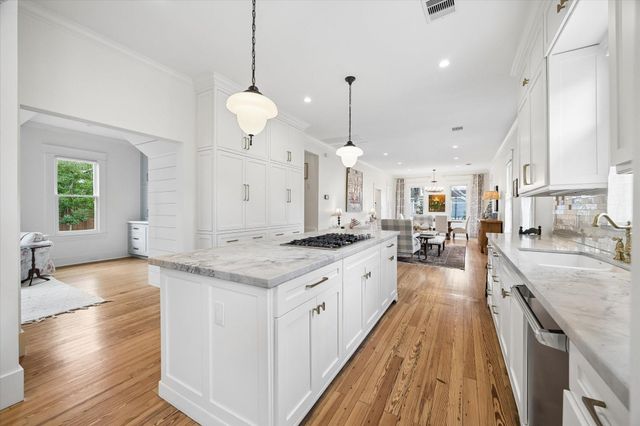 221 E 12th Street, Houston, TX 77008