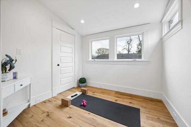 221 E 12th Street, Houston, TX 77008