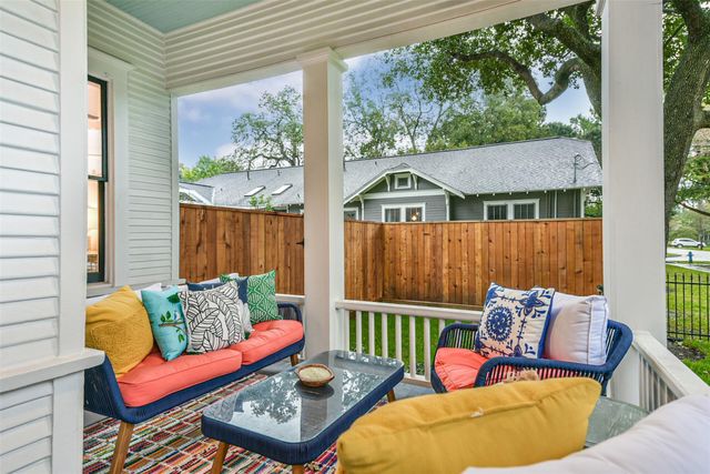 221 E 12th Street, Houston, TX 77008