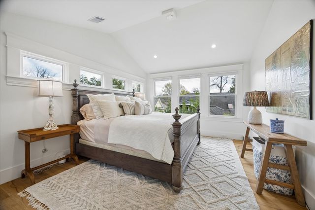 221 E 12th Street, Houston, TX 77008