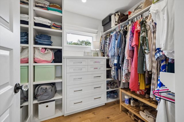 221 E 12th Street, Houston, TX 77008