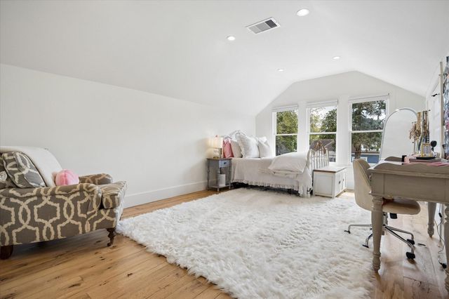 221 E 12th Street, Houston, TX 77008