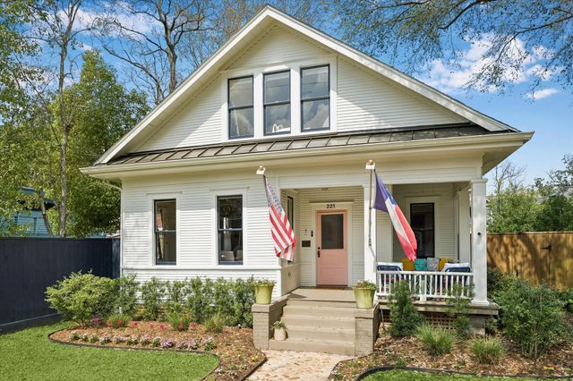 221 E 12th Street, Houston, TX 77008