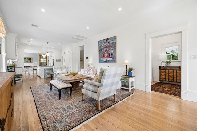 221 E 12th Street, Houston, TX 77008