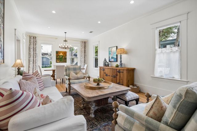 221 E 12th Street, Houston, TX 77008