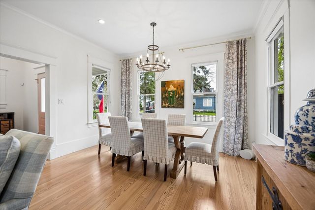 221 E 12th Street, Houston, TX 77008