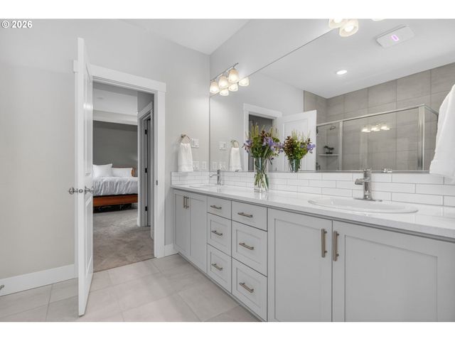 16537 Sw SUNSHINE COAST St, Portland, OR 97224