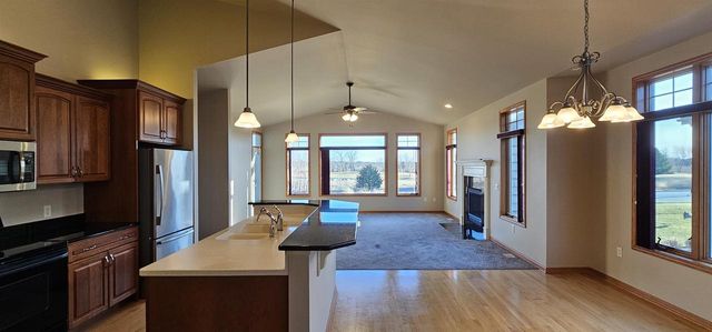 440 Grandview Drive, Waunakee, WI 53597