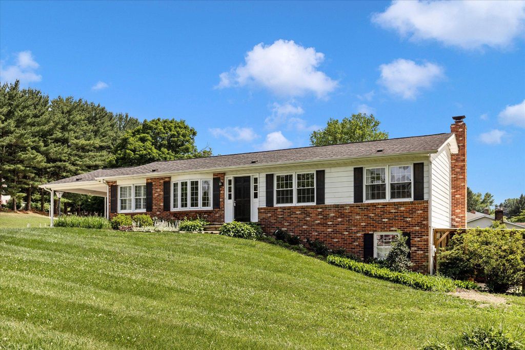 5811 CORPORAL JONES CT, Mount Airy, MD 21771