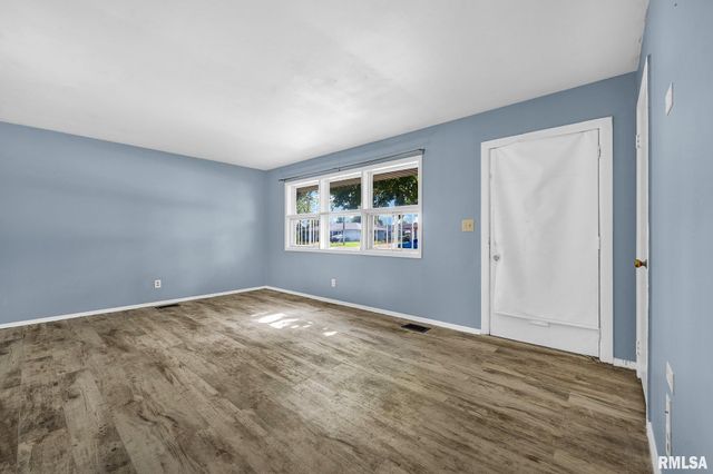 2527 W WESTMINISTER Avenue, Peoria, IL 61604