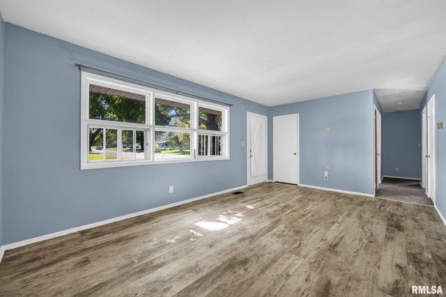2527 W WESTMINISTER Avenue, Peoria, IL 61604