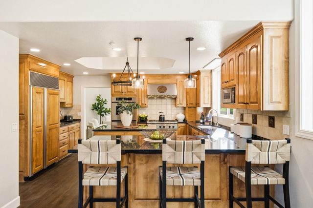 18400 Lakeview Court, Los Gatos, CA 95033