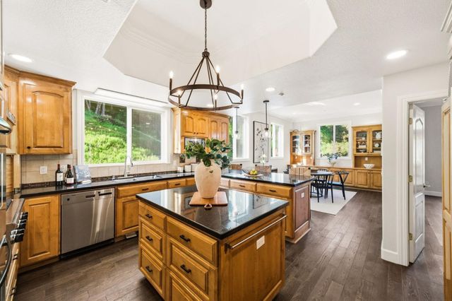 18400 Lakeview Court, Los Gatos, CA 95033