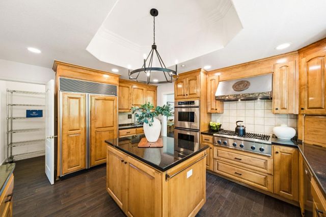 18400 Lakeview Court, Los Gatos, CA 95033