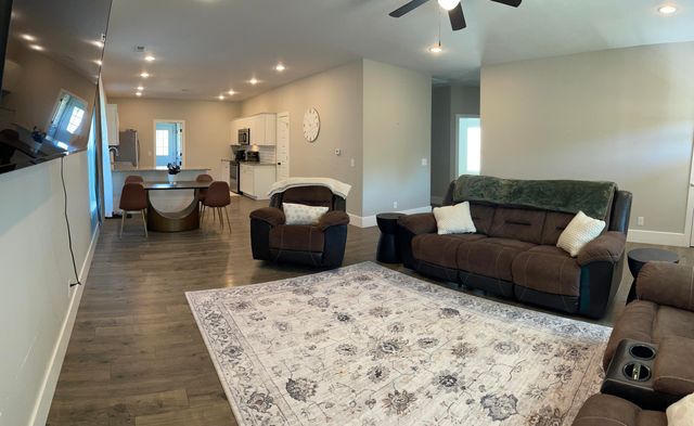 123 Park Valley Court, Anderson, MO 64831