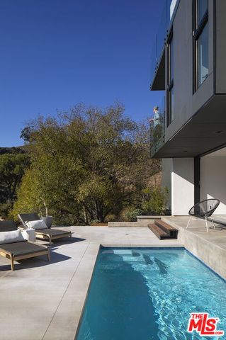 2635 Hargrave Drive, Los Angeles, CA 90068