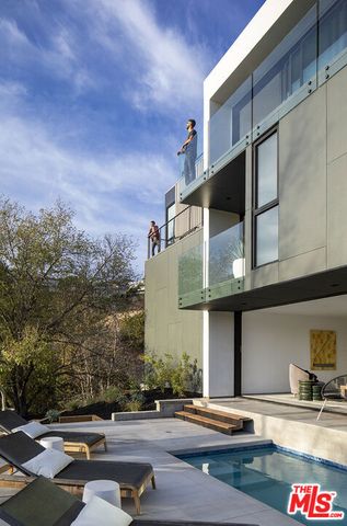 2635 Hargrave Drive, Los Angeles, CA 90068