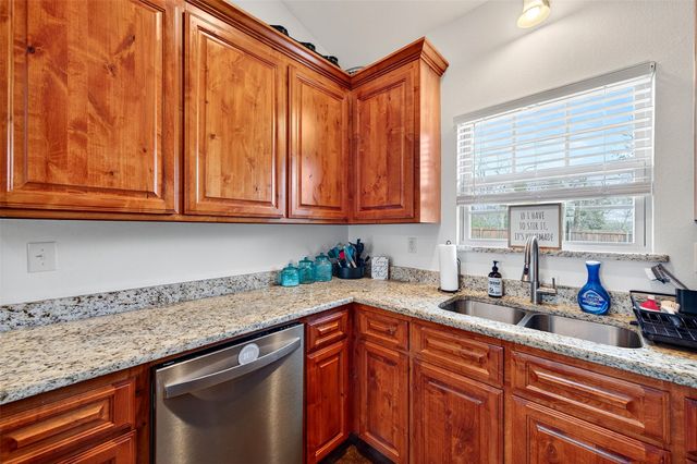 203 Mockingbird Street, Ector, TX 75439