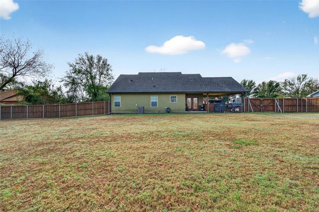 203 Mockingbird Street, Ector, TX 75439