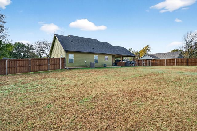 203 Mockingbird Street, Ector, TX 75439