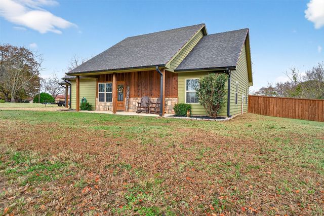 203 Mockingbird Street, Ector, TX 75439