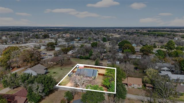 203 Mockingbird Street, Ector, TX 75439