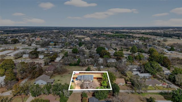 203 Mockingbird Street, Ector, TX 75439