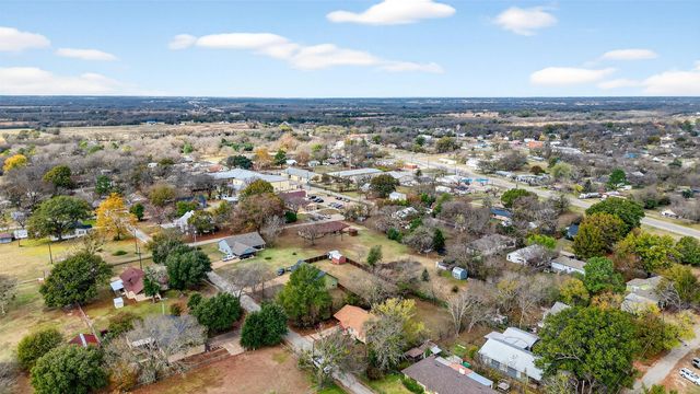 203 Mockingbird Street, Ector, TX 75439