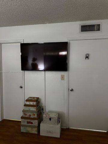 7220 NW 179th St 111, Hialeah, FL 33015